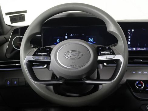 Used 2024 Hyundai Elantra SEL FWD image 32
