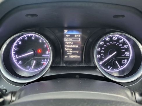 Used 2019 Toyota Camry SE FWD image 12