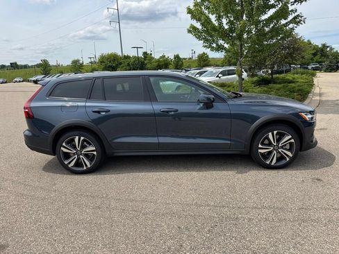 New 2026 Volvo V60 B5 Cross Country Plus w/ Climate Package AWD/4WD image 2