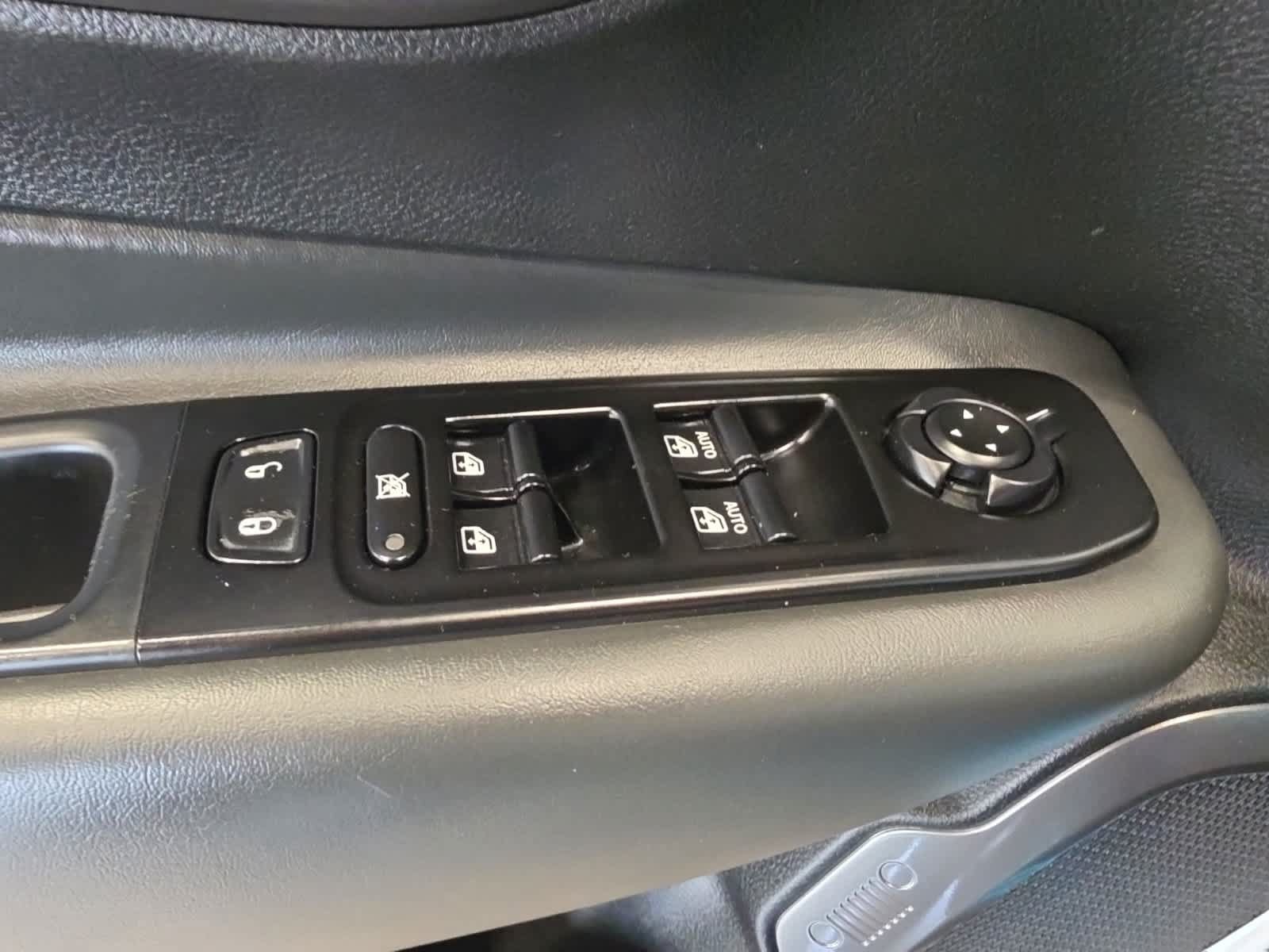 Used 2020 Jeep Renegade Limited AWD/4WD image 17