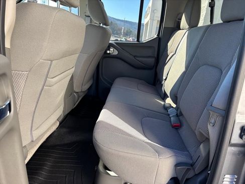 Used 2019 Nissan Frontier SV image 10