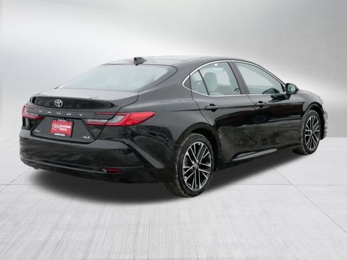 Used 2025 Toyota Camry XLE image 7
