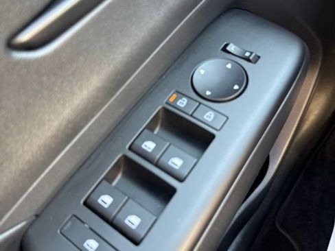 Used 2025 Hyundai Kona SE FWD image 16