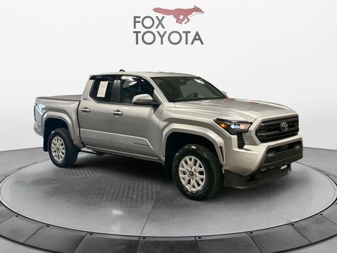 Used 2025 Toyota Tacoma SR5 AWD/4WD image 8
