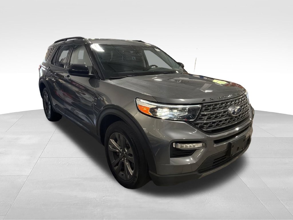 Used 2023 Ford Explorer XLT w/ Equipment Group 202A AWD/4WD image 9