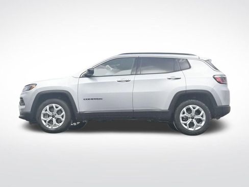 Used 2025 Jeep Compass Latitude image 36