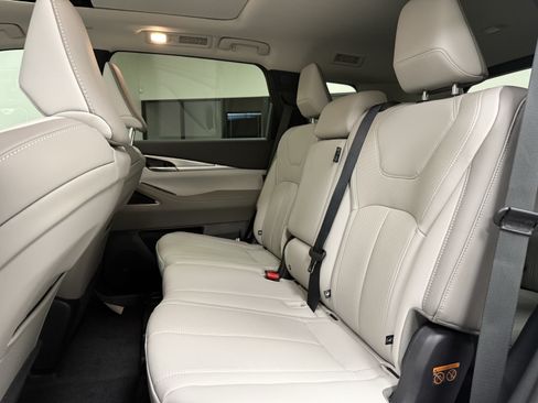 Certified 2027 INFINITI QX60 Luxe w/ Cargo Package FWD image 16