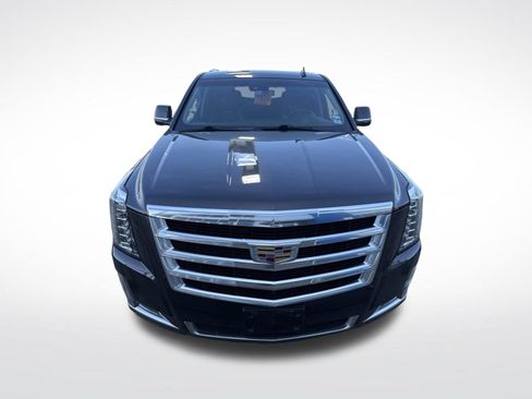Used 2017 Cadillac Escalade Luxury RWD image 2