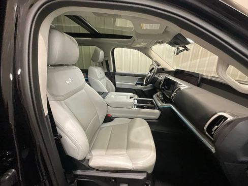 Used 2025 Ford Expedition Platinum w/ Driver's Package AWD/4WD image 14