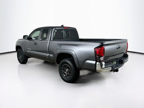 Used 2018 Toyota Tacoma SR5 RWD image 5
