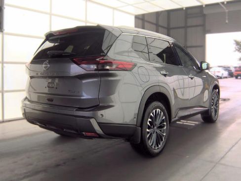Used 2025 Nissan Rogue SL w/ Tech Package AWD/4WD image 2