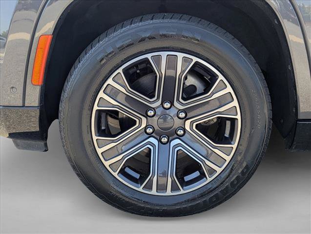 Used 2023 Jeep Grand Wagoneer L Series II AWD/4WD image 9