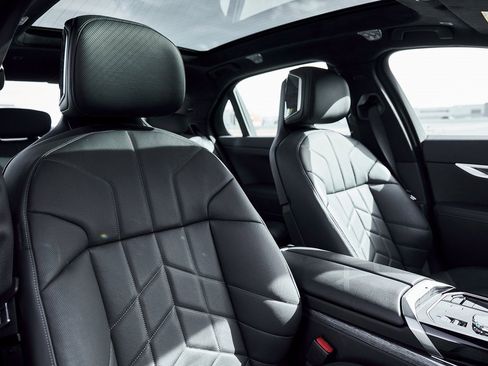 Used 2024 BMW 760i xDrive 760i xDrive image 42