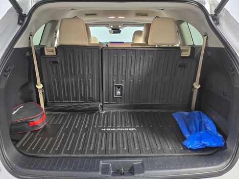 Used 2023 Toyota Highlander XLE image 29