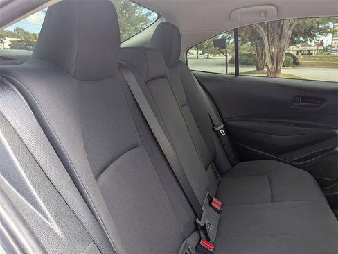 Used 2022 Toyota Corolla LE image 25