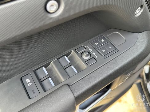 Used 2025 Land Rover Defender 110 X image 11