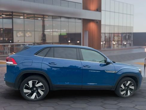 Used 2025 Volkswagen Atlas Cross Sport SE image 6