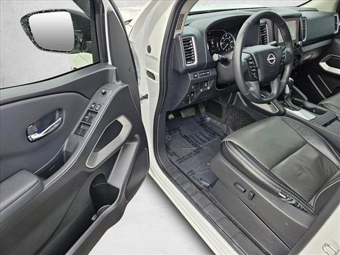 Used 2022 Nissan Frontier SV image 14