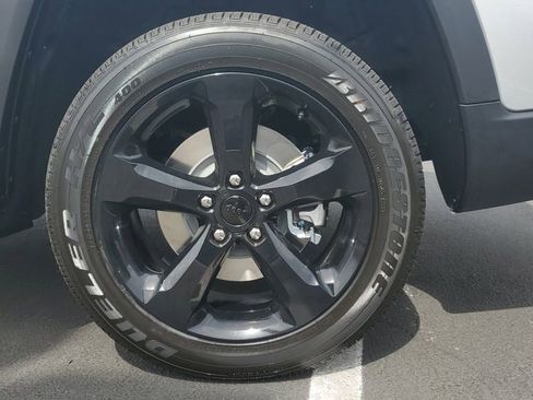 New 2025 Jeep Grand Cherokee L Altitude image 7