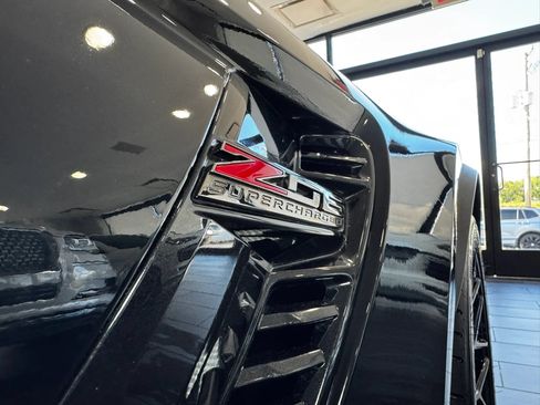 Used 2015 Chevrolet Corvette Z06 w/ 3LZ Preferred Equipment Group RWD image 40