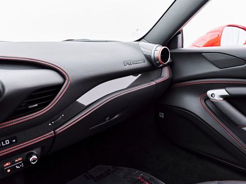 Used 2020 Ferrari F8 Tributo RWD image 91