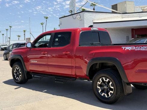 Used 2022 Toyota Tacoma TRD Off-Road w/ TRD Premium Off Road Package AWD/4WD image 11