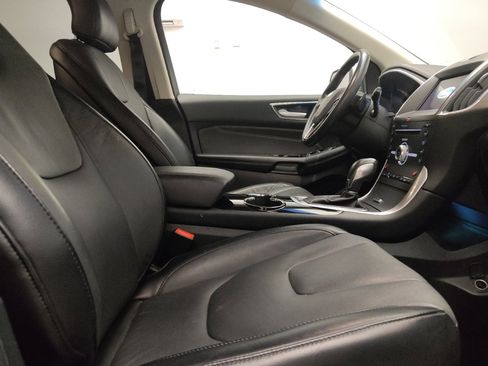Used 2018 Ford Edge Titanium FWD image 21