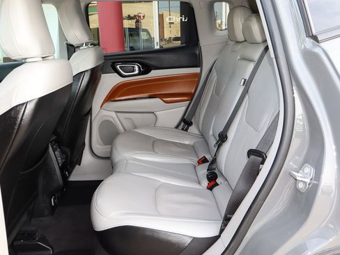 Used 2022 Jeep Compass Limited image 8