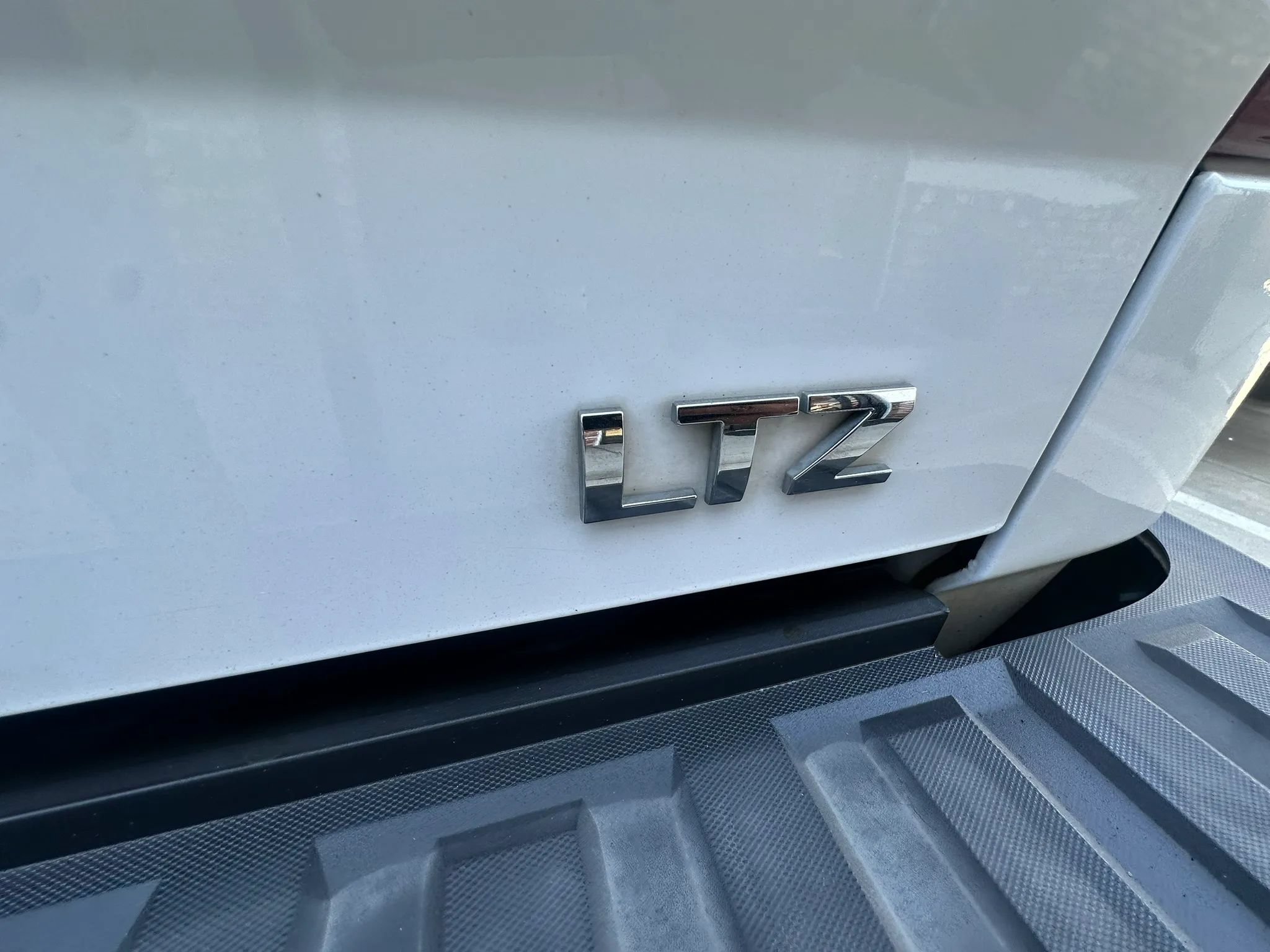 Used 2018 Chevrolet Silverado 1500 LTZ w/ LTZ Plus Package RWD image 22