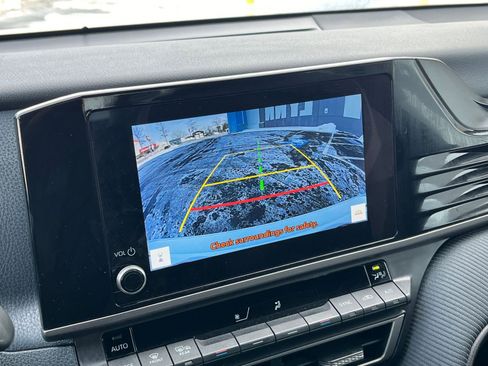 Used 2025 Toyota Camry SE image 22