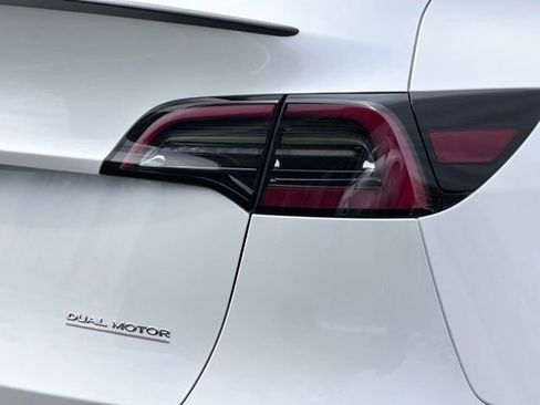 Used 2024 Tesla Model Y Performance AWD/4WD image 12