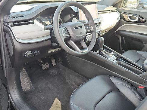 Used 2025 Jeep Compass Limited AWD/4WD image 12