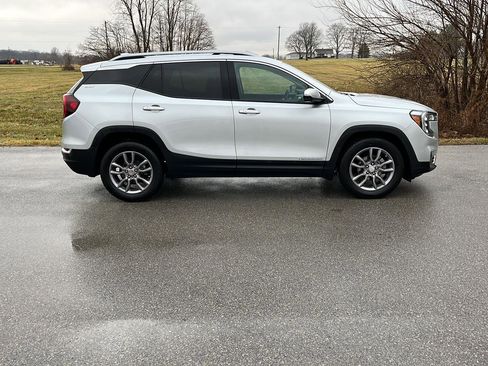 Used 2022 GMC Terrain SLT w/ Tech Package image 7