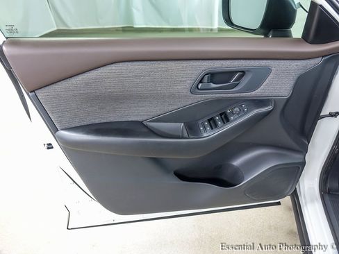 Used 2023 Nissan Rogue S image 19