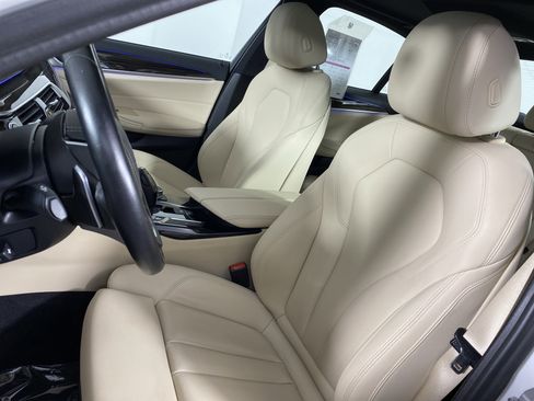 Used 2019 BMW 530i xDrive w/ Convenience Package image 18