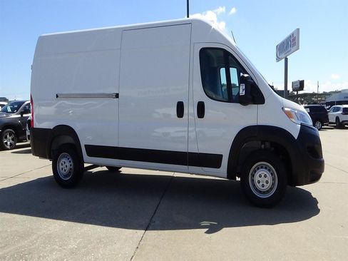 Used 2026 RAM ProMaster 2500 w/ Convenience Group FWD image 5