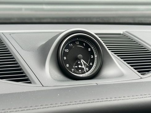 Certified 2026 Porsche Macan AWD/4WD image 33