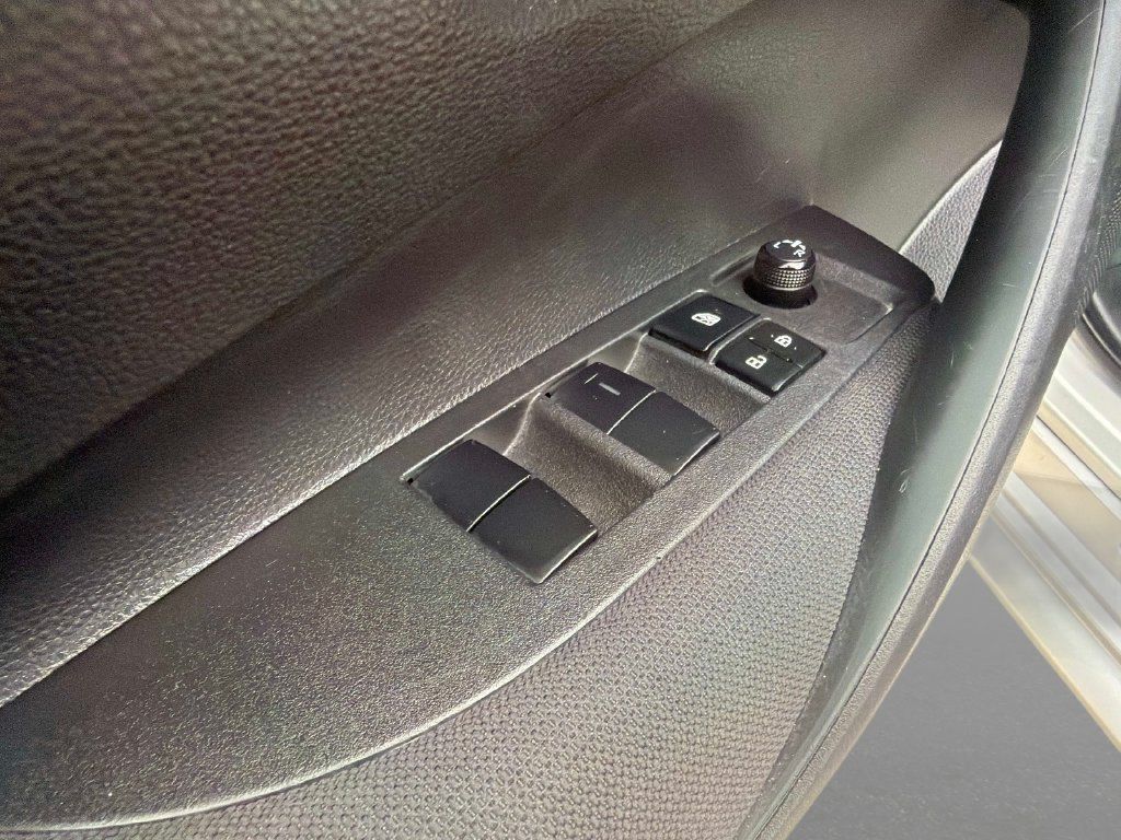 Used 2022 Toyota Corolla LE FWD image 19