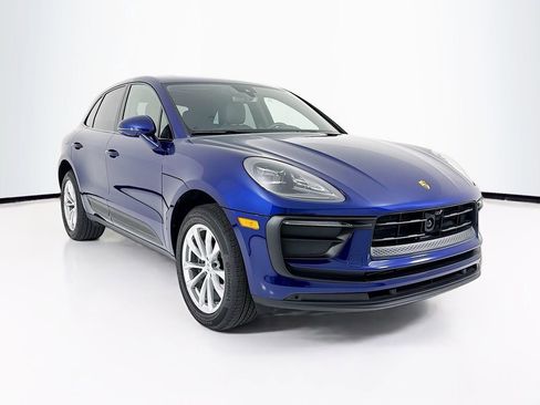 Certified 2025 Porsche Macan image 7