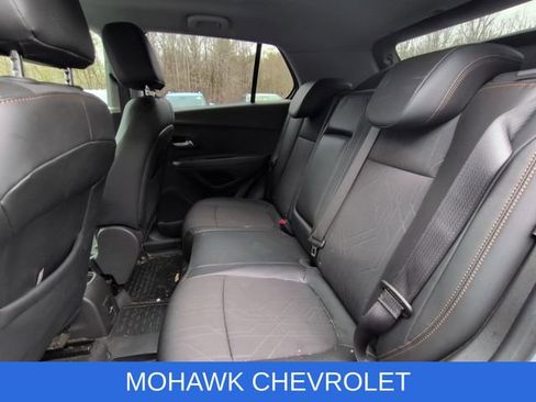 Used 2020 Chevrolet Trax LT w/ LT Convenience Package image 11