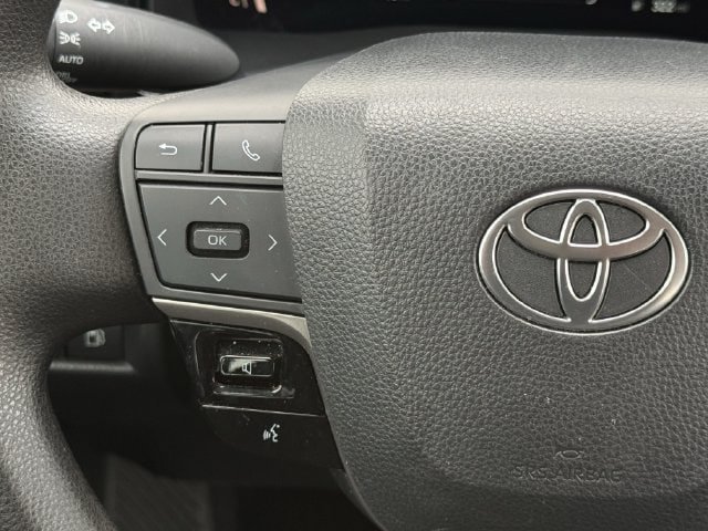 Used 2025 Toyota Camry LE FWD image 14