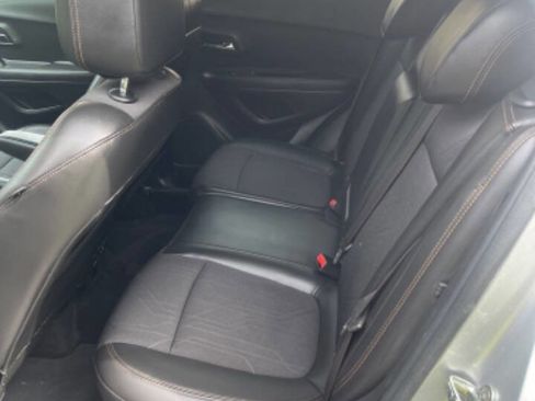 Used 2018 Chevrolet Trax LT w/ LT Convenience Package AWD/4WD image 9