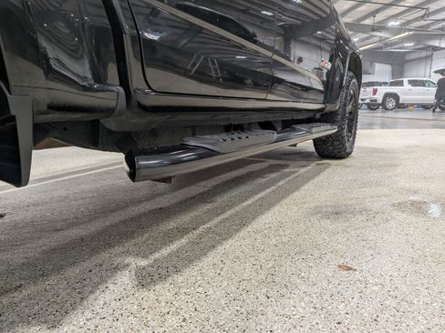 Used 2021 Chevrolet Colorado Z71 w/ Z71 Midnight Edition image 11