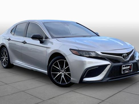 Used 2024 Toyota Camry SE FWD image 3