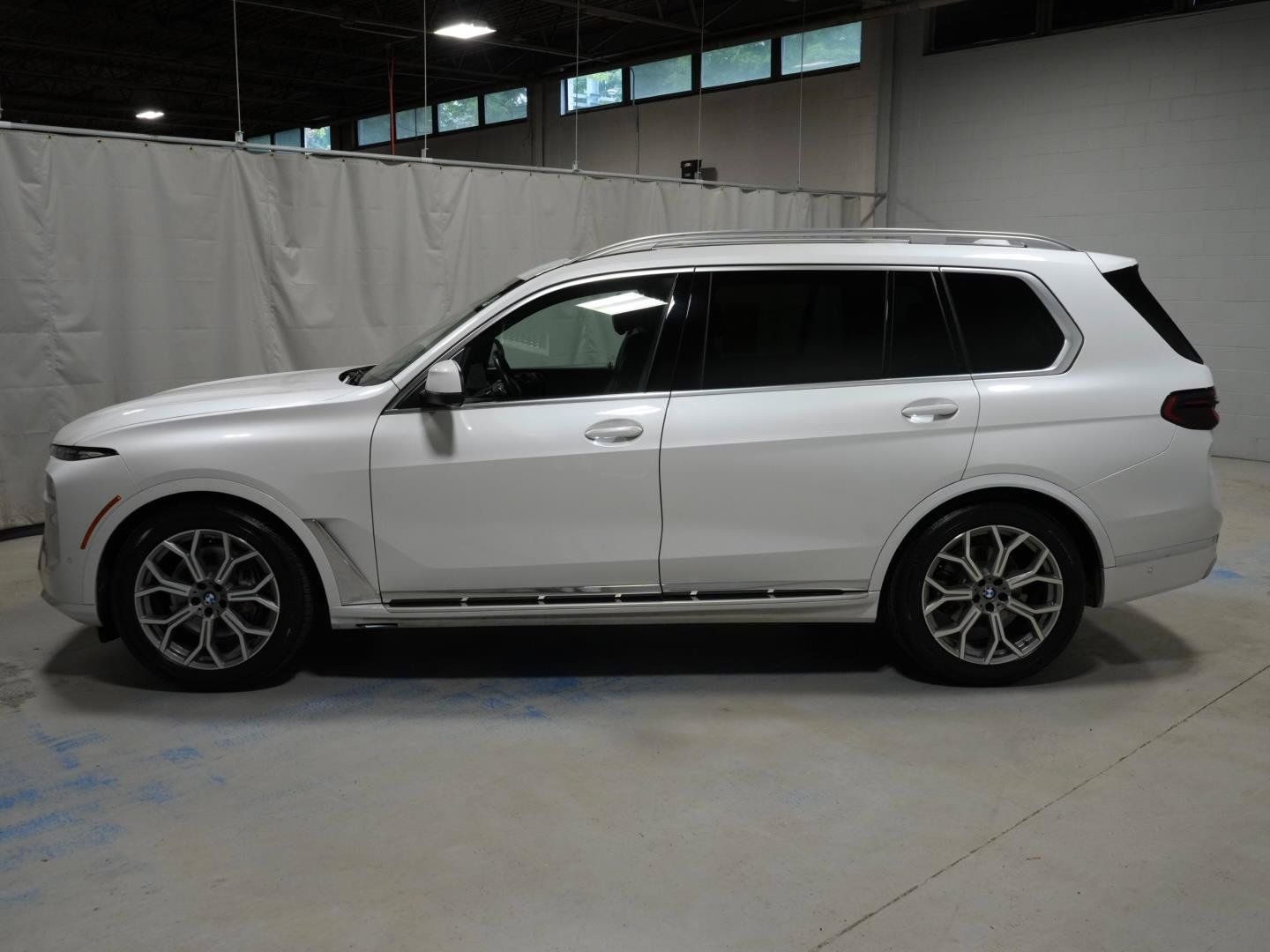 Used 2023 BMW X7 xDrive40i w/ Climate Comfort Package AWD/4WD image 19