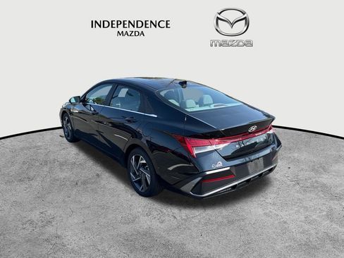 Used 2025 Hyundai Elantra SEL image 5