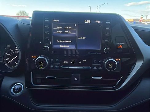 Used 2020 Toyota Highlander XLE image 15