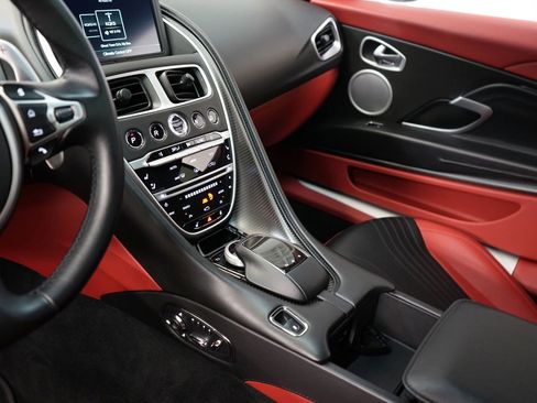 Used 2018 Aston Martin DB11 V12 image 17