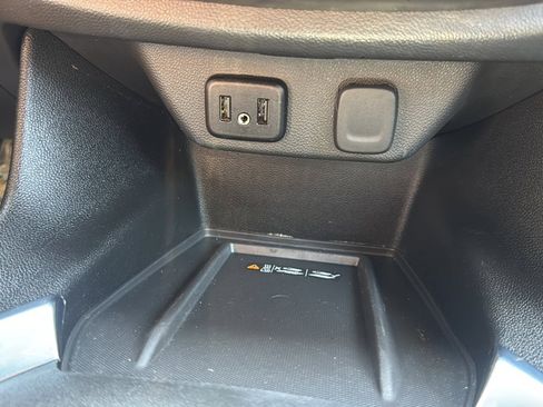 Used 2023 Chevrolet Traverse LT AWD/4WD image 38
