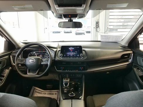 Used 2025 Nissan Rogue SV image 17